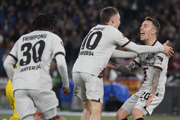 Bayer Leverkusen's record unbeaten march continues with a 2-0 win at Roma in Europa League